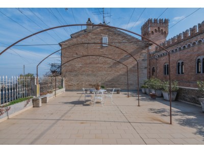 EXCLUSIVE BUILDING WITH PANORAMIC TERRACE FOR SALE IN THE MARCHE with panoramic terrace for sale in Italy in Le Marche_1
